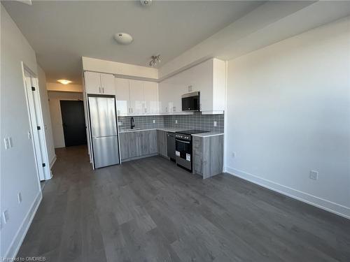 423-2343 Khalsa Gate, Oakville, ON - Indoor Photo Showing Kitchen With Stainless Steel Kitchen With Upgraded Kitchen