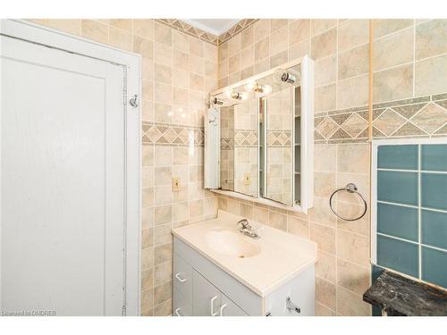 69 Griffith Street, Welland, ON - Indoor Photo Showing Bathroom