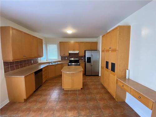 373 Creek Path Avenue, Oakville, ON - Indoor Photo Showing Kitchen With Double Sink