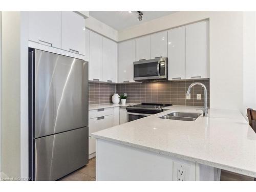 1811-5033 Four Springs Avenue, Mississauga, ON - Indoor Photo Showing Kitchen With Stainless Steel Kitchen With Double Sink With Upgraded Kitchen