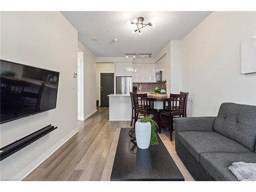 1811-5033 Four Springs Avenue, Mississauga, ON - Indoor Photo Showing Living Room