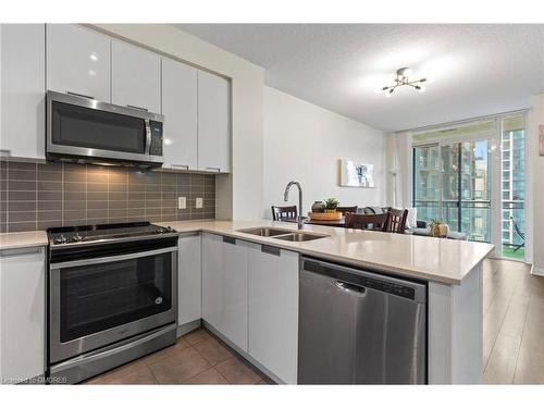 1811-5033 Four Springs Avenue, Mississauga, ON - Indoor Photo Showing Kitchen With Stainless Steel Kitchen With Double Sink With Upgraded Kitchen