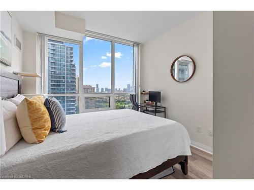 1811-5033 Four Springs Avenue, Mississauga, ON - Indoor Photo Showing Bedroom