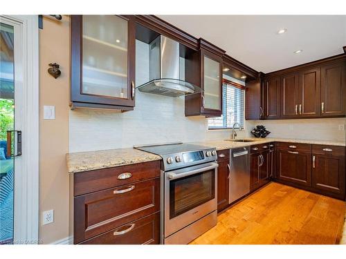 10 Baylor Crescent, Georgetown, ON - Indoor Photo Showing Kitchen