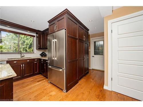 10 Baylor Crescent, Georgetown, ON - Indoor Photo Showing Kitchen