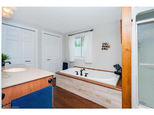 10 Baylor Crescent, Georgetown, ON - Indoor Photo Showing Bathroom