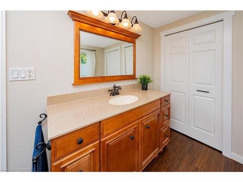 10 Baylor Crescent, Georgetown, ON - Indoor Photo Showing Bathroom