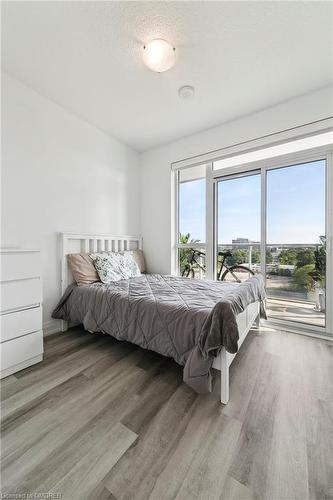 705-65 Speers Road, Oakville, ON - Indoor Photo Showing Bedroom