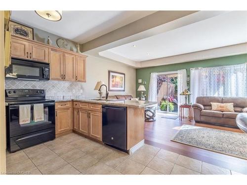 4002 Alexan Crescent, Burlington, ON - Indoor Photo Showing Kitchen