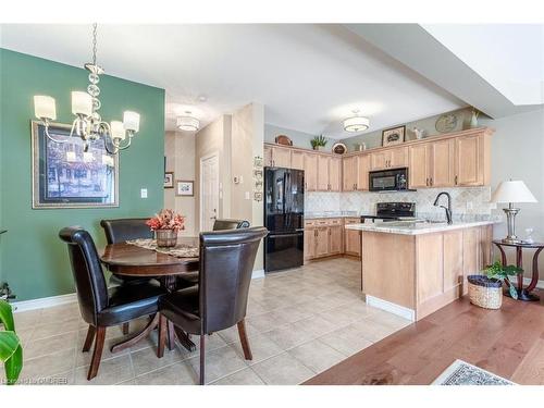 4002 Alexan Crescent, Burlington, ON - Indoor Photo Showing Dining Room