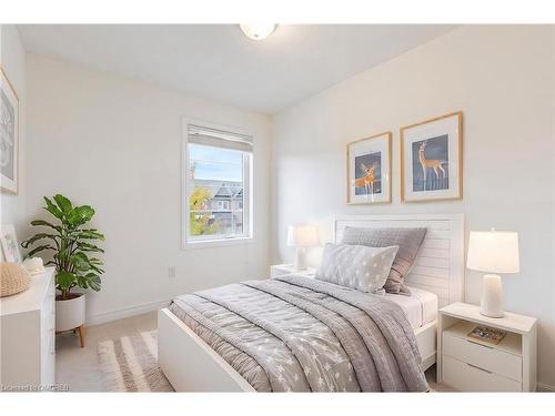 2404 Whistling Springs Crescent, Oakville, ON - Indoor Photo Showing Bedroom