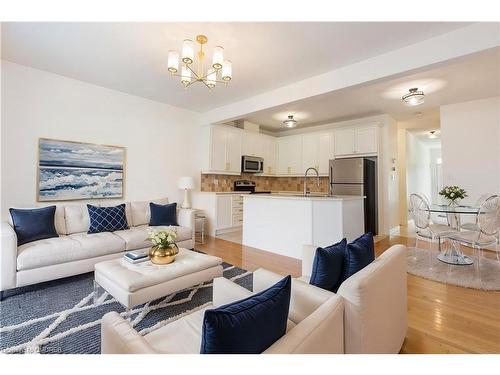 2404 Whistling Springs Crescent, Oakville, ON - Indoor Photo Showing Living Room