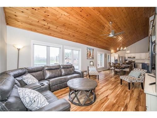 61041 Regional Road 27, Wainfleet, ON - Indoor Photo Showing Living Room