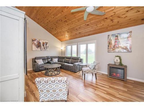 61041 Regional Road 27, Wainfleet, ON - Indoor Photo Showing Living Room