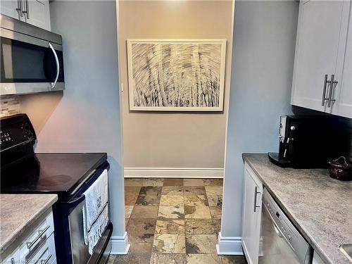 101-185 Robinson Street, Oakville, ON - Indoor Photo Showing Kitchen