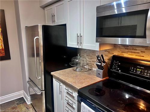 101-185 Robinson Street, Oakville, ON - Indoor Photo Showing Kitchen