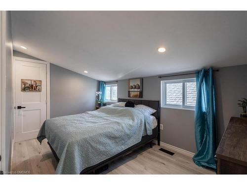 55 Allan Avenue, Hamilton, ON - Indoor Photo Showing Bedroom