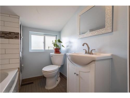 55 Allan Avenue, Hamilton, ON - Indoor Photo Showing Bathroom