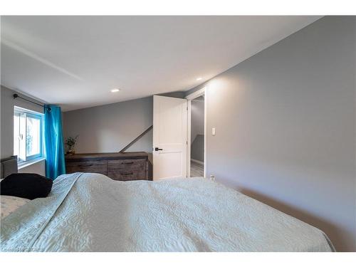 55 Allan Avenue, Hamilton, ON - Indoor Photo Showing Bedroom