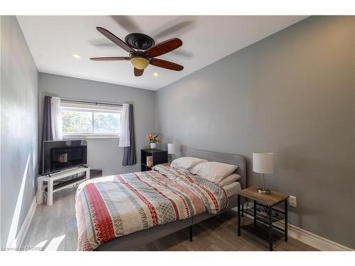 55 Allan Avenue, Hamilton, ON - Indoor Photo Showing Bedroom