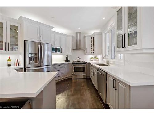 1195 Crestdale Road, Mississauga, ON - Indoor Photo Showing Kitchen With Upgraded Kitchen