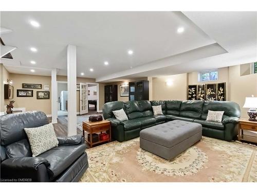 1195 Crestdale Road, Mississauga, ON - Indoor Photo Showing Living Room