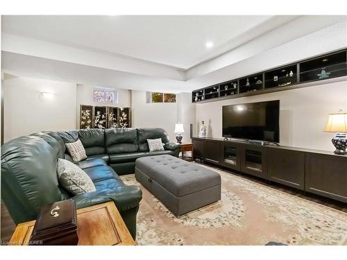 1195 Crestdale Road, Mississauga, ON - Indoor Photo Showing Living Room