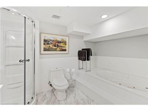 1195 Crestdale Road, Mississauga, ON - Indoor Photo Showing Bathroom