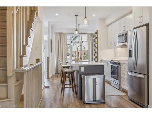 14 Munay Lane, Ancaster, ON - Indoor Photo Showing Kitchen With Upgraded Kitchen