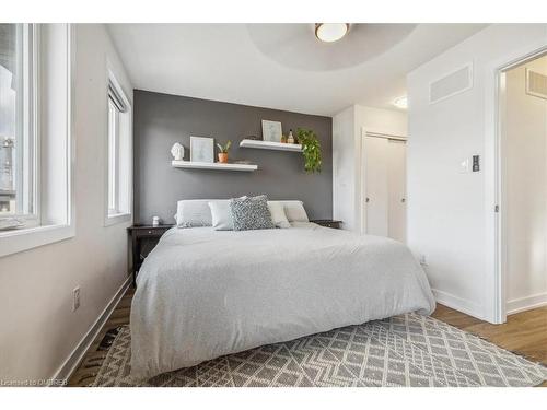 14 Munay Lane, Ancaster, ON - Indoor Photo Showing Bedroom