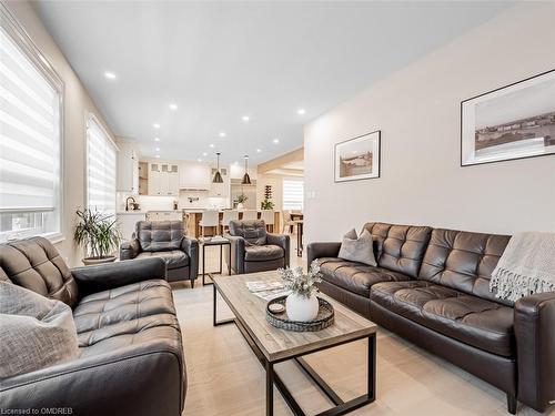 3390 Fox Run Circle, Oakville, ON - Indoor Photo Showing Living Room