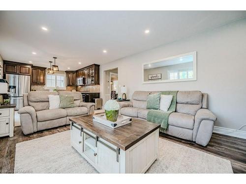 58 Dublin Drive, Hamilton, ON - Indoor Photo Showing Living Room