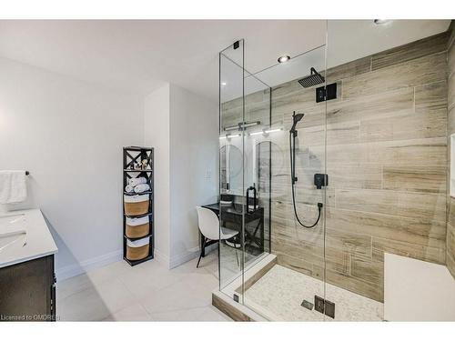 58 Dublin Drive, Hamilton, ON - Indoor Photo Showing Bathroom