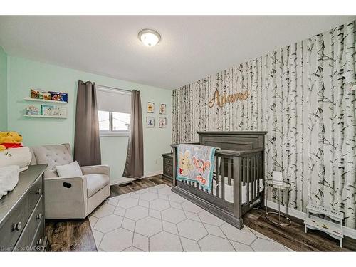 58 Dublin Drive, Hamilton, ON - Indoor Photo Showing Bedroom