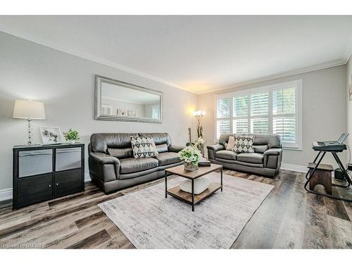 58 Dublin Drive, Hamilton, ON - Indoor Photo Showing Living Room