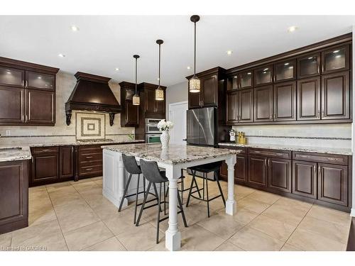 358 Malboeuf Court, Milton, ON - Indoor Photo Showing Kitchen With Upgraded Kitchen