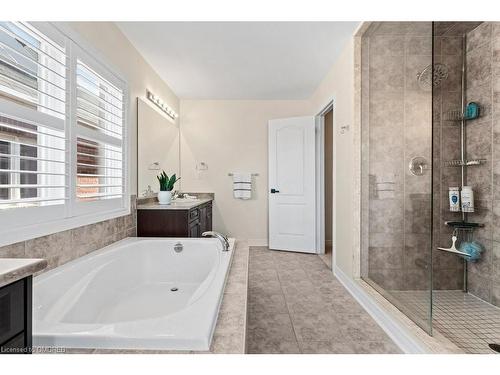 358 Malboeuf Court, Milton, ON - Indoor Photo Showing Bathroom