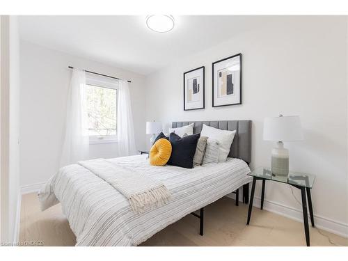 46 Upper Walker Avenue, Stoney Creek, ON - Indoor Photo Showing Bedroom