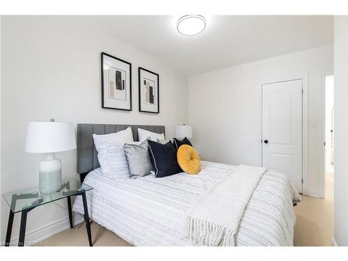 46 Upper Walker Avenue, Stoney Creek, ON - Indoor Photo Showing Bedroom