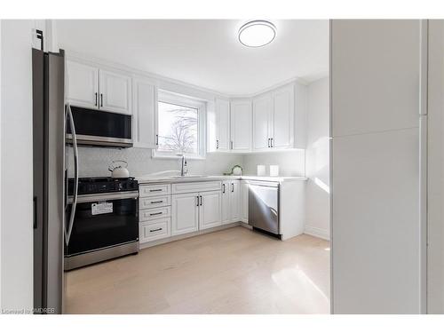 46 Upper Walker Avenue, Stoney Creek, ON - Indoor Photo Showing Kitchen