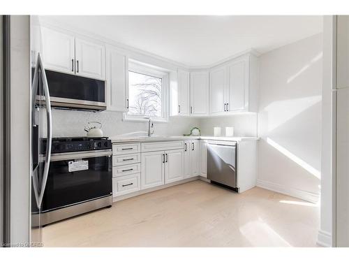 46 Upper Walker Avenue, Stoney Creek, ON - Indoor Photo Showing Kitchen