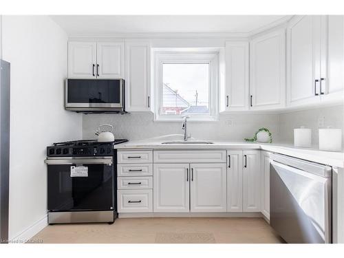 46 Upper Walker Avenue, Stoney Creek, ON - Indoor Photo Showing Kitchen