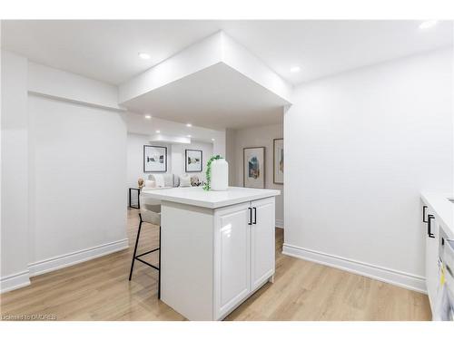 46 Upper Walker Avenue, Stoney Creek, ON - Indoor Photo Showing Kitchen