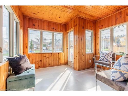 46 Upper Walker Avenue, Stoney Creek, ON - Indoor Photo Showing Living Room