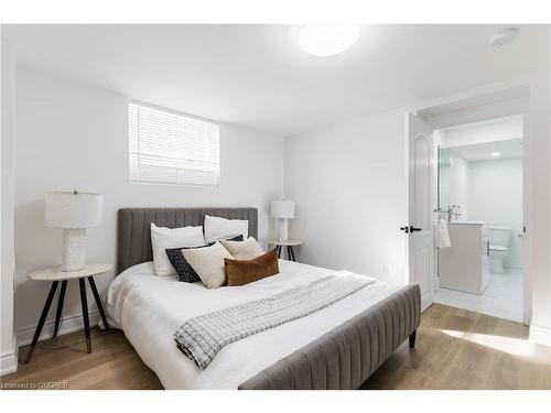 46 Upper Walker Avenue, Stoney Creek, ON - Indoor Photo Showing Bedroom