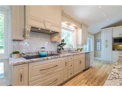 3587 Sideroad 10, Bradford, ON - Indoor Photo Showing Kitchen With Upgraded Kitchen