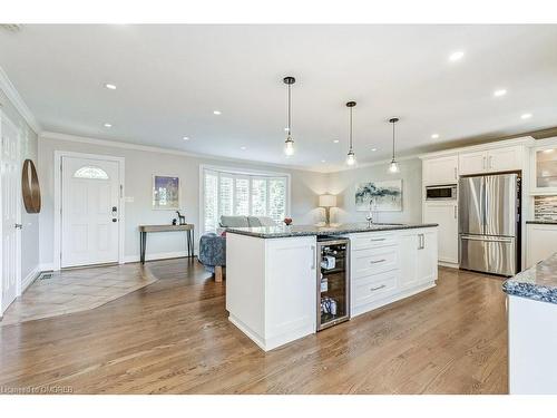 2492 Rebecca Street, Oakville, ON - Indoor Photo Showing Kitchen With Upgraded Kitchen