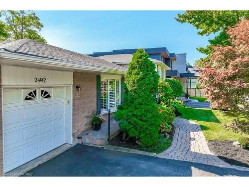 2492 Rebecca Street, Oakville, ON - Outdoor