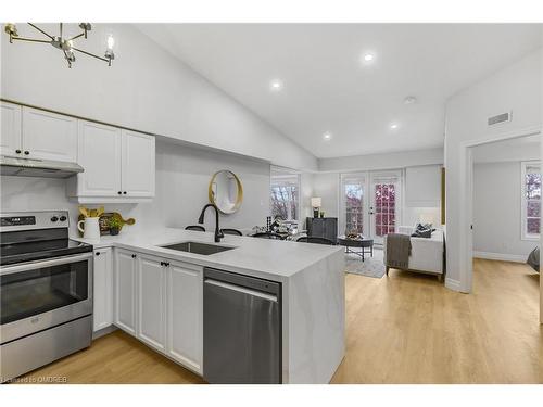 409-1470 Bishops Gate, Oakville, ON - Indoor Photo Showing Kitchen With Stainless Steel Kitchen