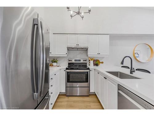 409-1470 Bishops Gate, Oakville, ON - Indoor Photo Showing Kitchen With Stainless Steel Kitchen